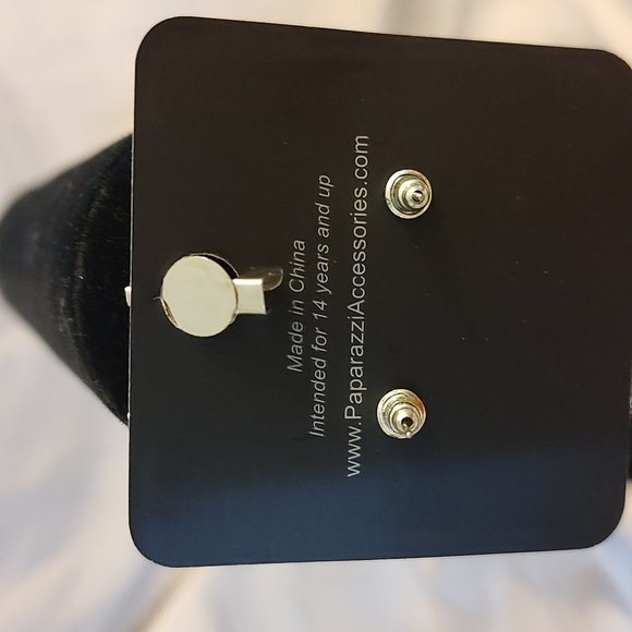 Paparazzi Brand Faux Pearl Tear Drop Shaped Earrings in Cream - Picture 2 of 5